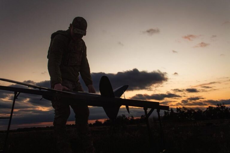 На лінії фронту в Україні зона ураження стає дедалі глибшою: в The Economist назвали причини