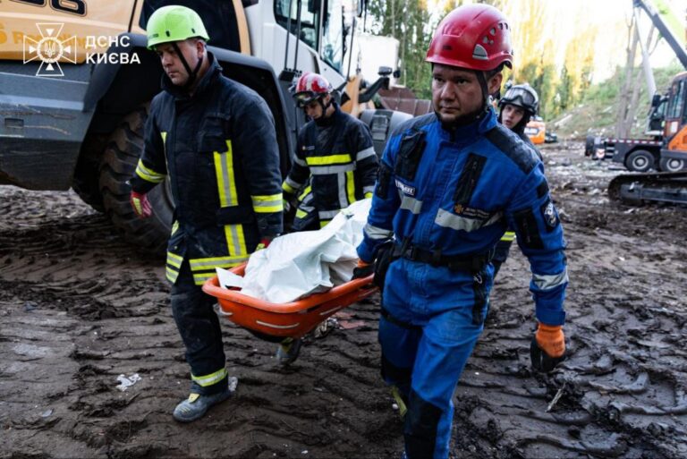 У Києві різко збільшилась кількість загиблих після удару росіян, серед них вже 3 дітей