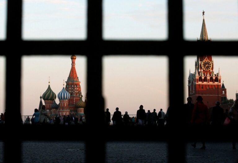 Тіньовий флот і юані: у Forbes пояснили, чому санкції не зупинили російську економіку