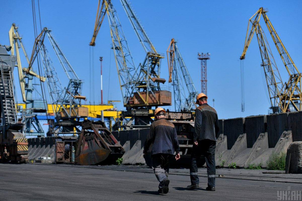 Зовнішня торгівля Україні зростає, попри складнощі війни: чому це сигналізує про кризу