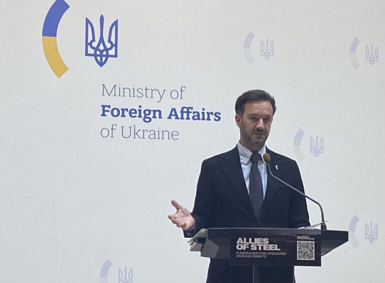 деякі-західні-змі-поіхали-на-окуповані-росією-украінські-тер-43b54821