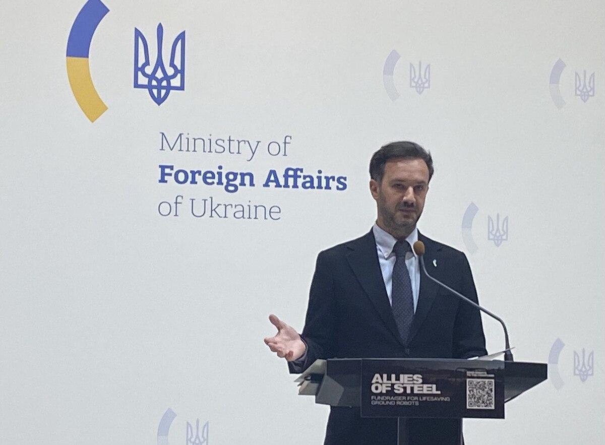 деякі-західні-змі-поіхали-на-окуповані-росією-украінські-тер-43b54821