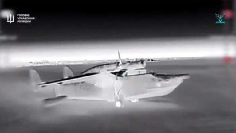 підтверджено-влучання-по-двох-літаках-у-криму-генштаб-розкри-8372e22e