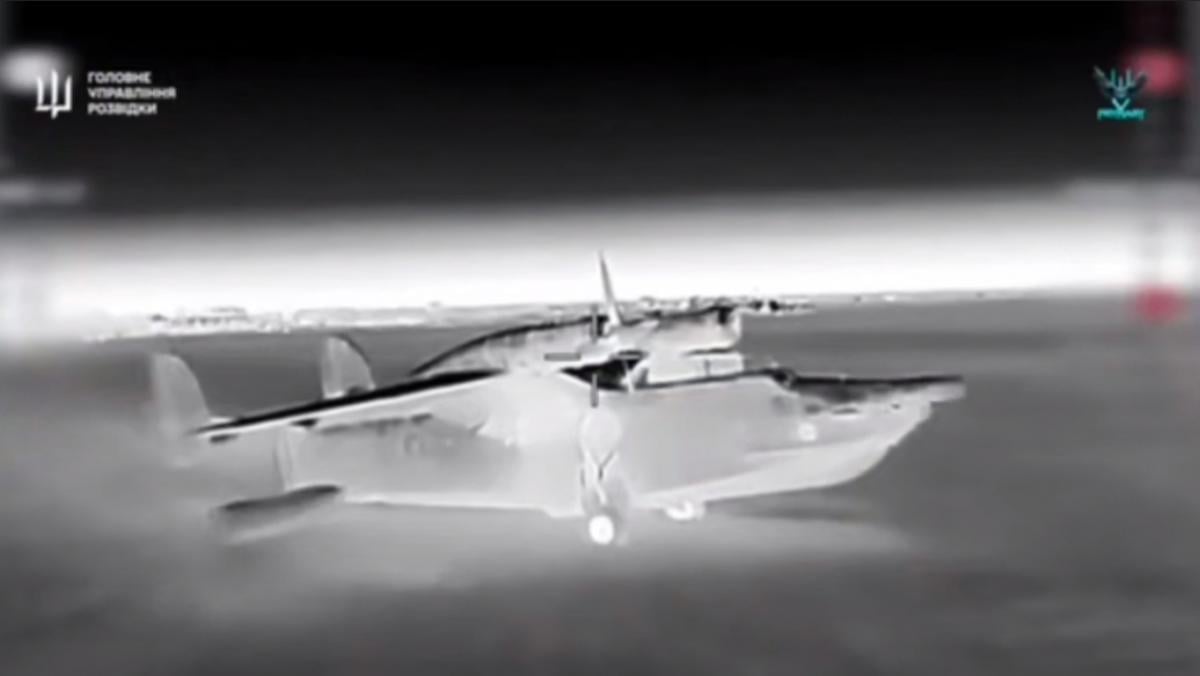 підтверджено-влучання-по-двох-літаках-у-криму-генштаб-розкри-8372e22e