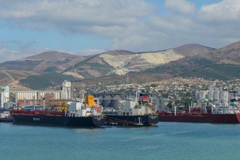 украінські-дрони-паралізували-ключові-нафтові-порти-рф-на-чо-29942574