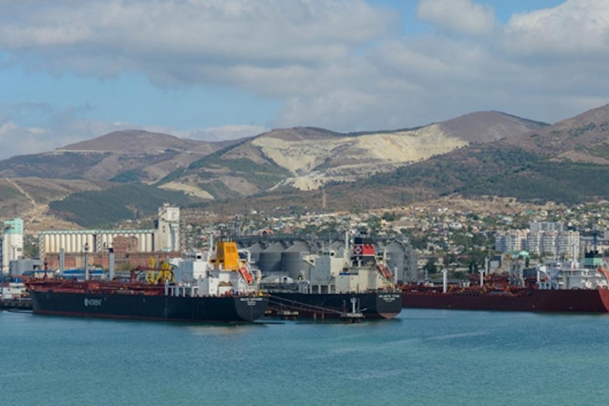 украінські-дрони-паралізували-ключові-нафтові-порти-рф-на-чо-29942574