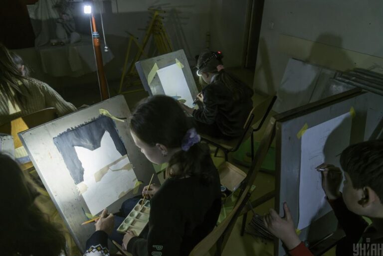 графіки-відключень-на-завтра-скільки-годин-не-буде-світла-24-861e2743