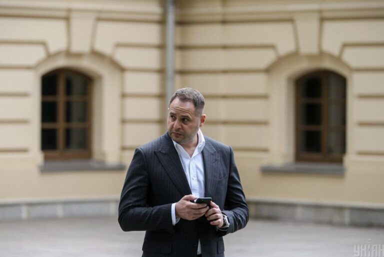 єрмак-не-отримував-підозру-після-обшуків-змі-d2615042