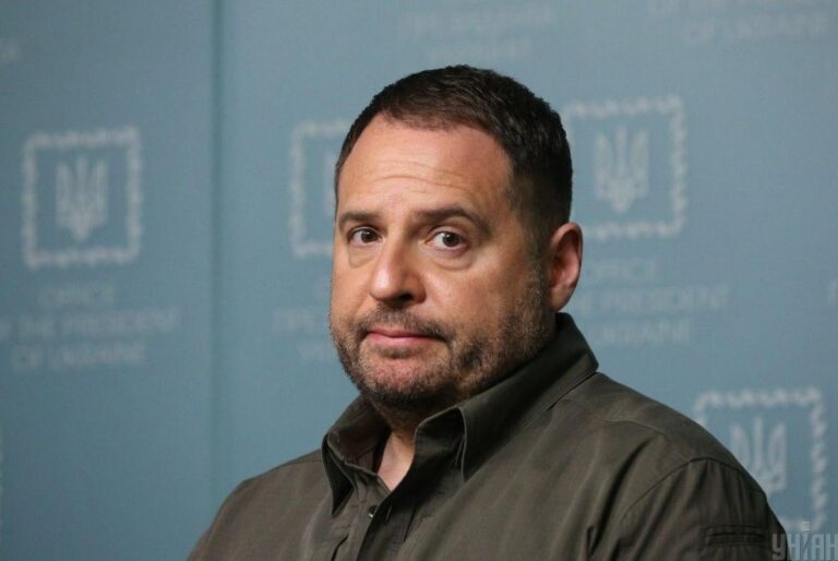 єрмак-підтвердив-обшуки-детективів-набу-в-себе-вдома-4b014341