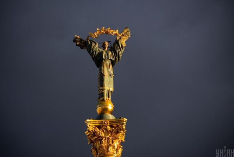 киів-під-масованою-атакою-рф-палають-будинки-є-постраждалі-7b8cf439