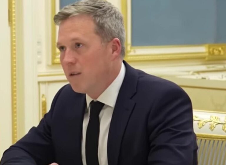 міністр-арміі-сша-дрісколл-зустрічається-з-росіянами-в-оае-c-341284a2