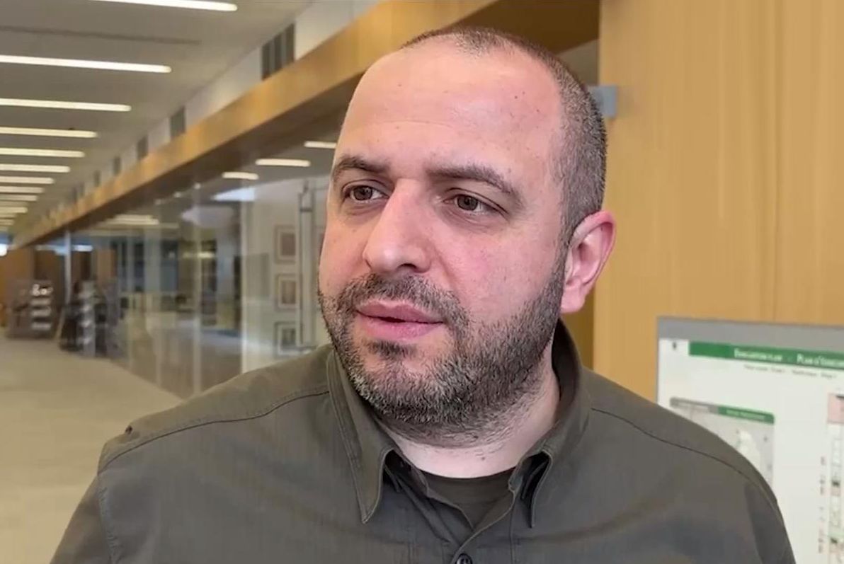 змі-повідомили-що-умєров-нібито-відмовився-повертатися-в-укр-498e6b84