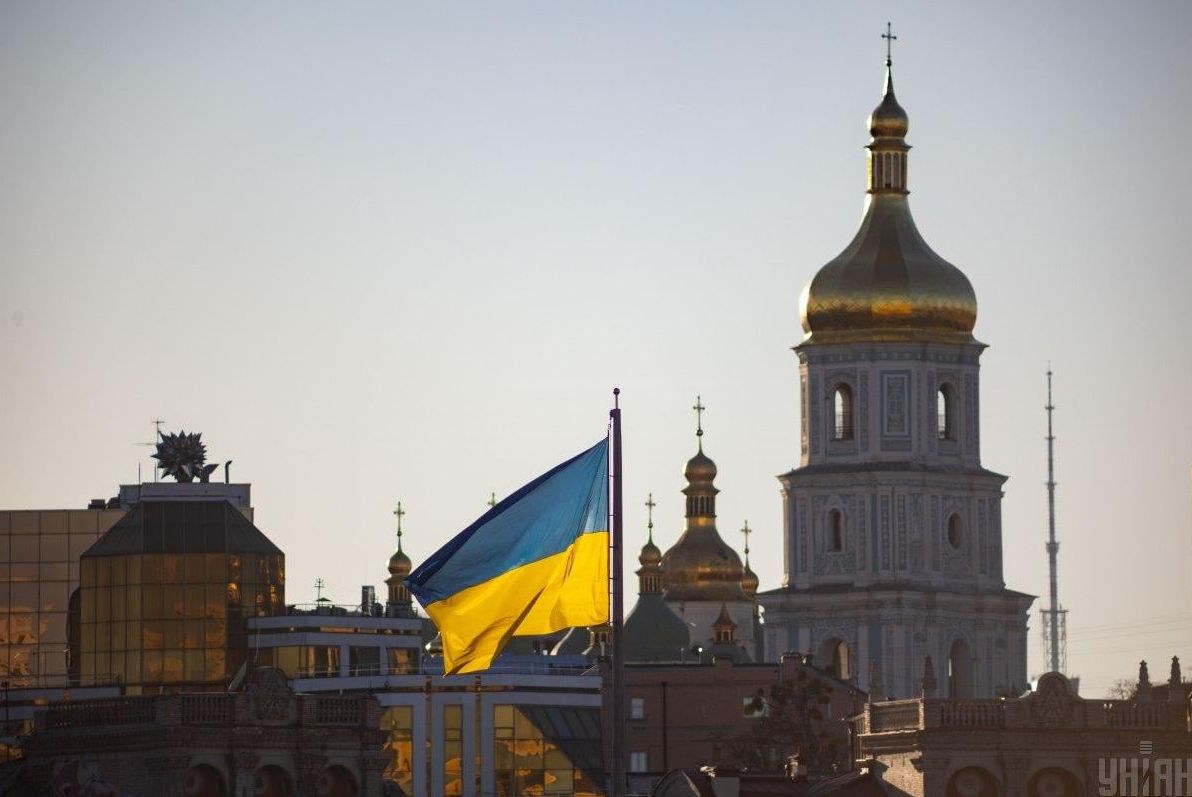 без-опадів-але-з-сюрпризом-синоптики-розповіли-про-погоду-в--72acafc1