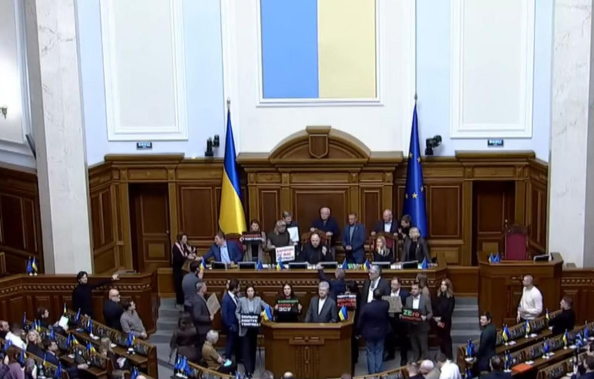 євросолідарність-заблокувала-трибуну-ради-вимагає-відставки--dc2edc90