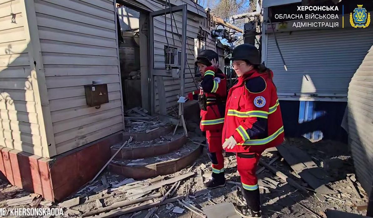 криваве-різдво-армія-рф-обстріляла-люднии-ринок-херсона-e749ddc2