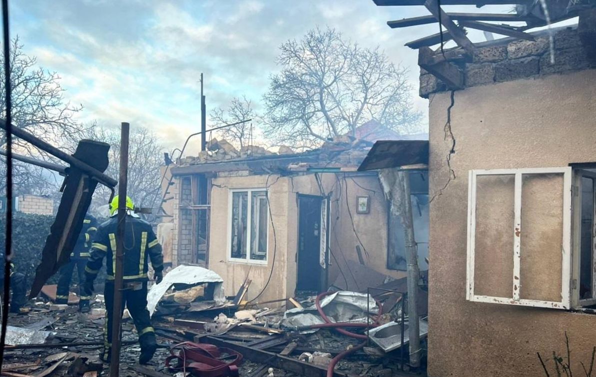 окупанти-знову-масовано-атакували-одещину-є-пошкодження-об-є-828e49d1