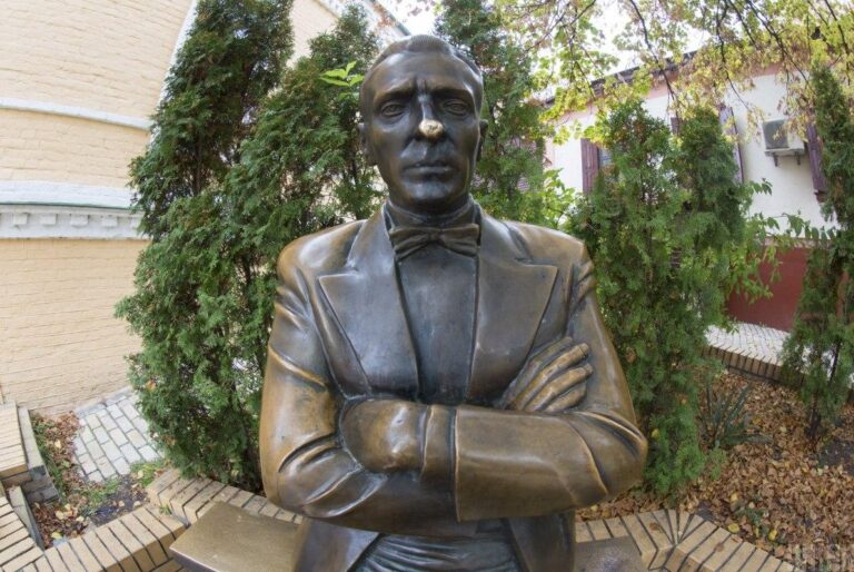 у-суперечці-навколо-пам-ятника-булгакову-поставлено-крапку-щ-ef17493b