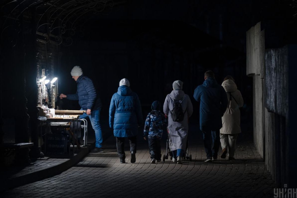 відключення-світла-у-понеділок-опубліковано-графіки-на-29-гр-50cbbf2e