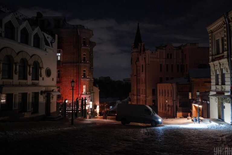 графіки-відключень-електроенергіі-у-четвер-коли-не-буде-світ-4253bc24