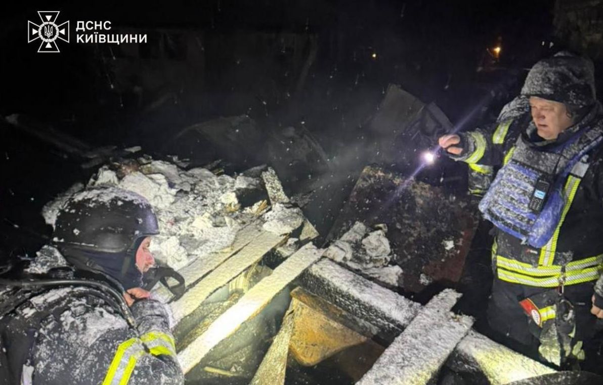на-киівщині-після-ворожого-удару-врятували-родину-відео-346c380d