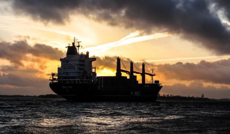 на-захопленому-сша-росіиському-танкері-було-17-украінців-сте-5f9e47e9