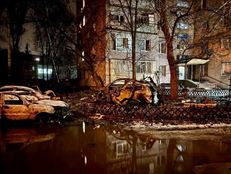 росія-в-дніпрі-атакувала-житлові-будинки-та-навчальні-заклад-4e1a5778