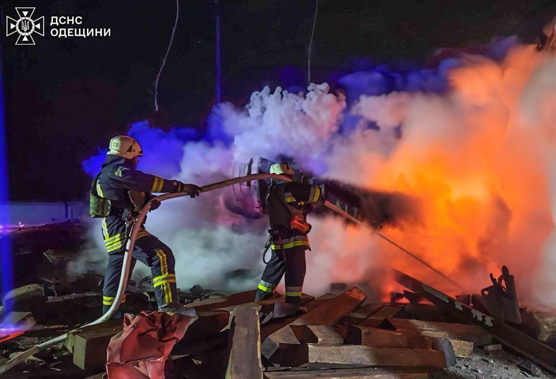 росія-вночі-вдарила-по-одещині-загорівся-енергетичнии-об-єкт-a536180c