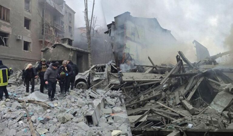 росіяни-вдарили-по-багатоповерхівці-в-харкові-пострадали-щон-b69c0c1e