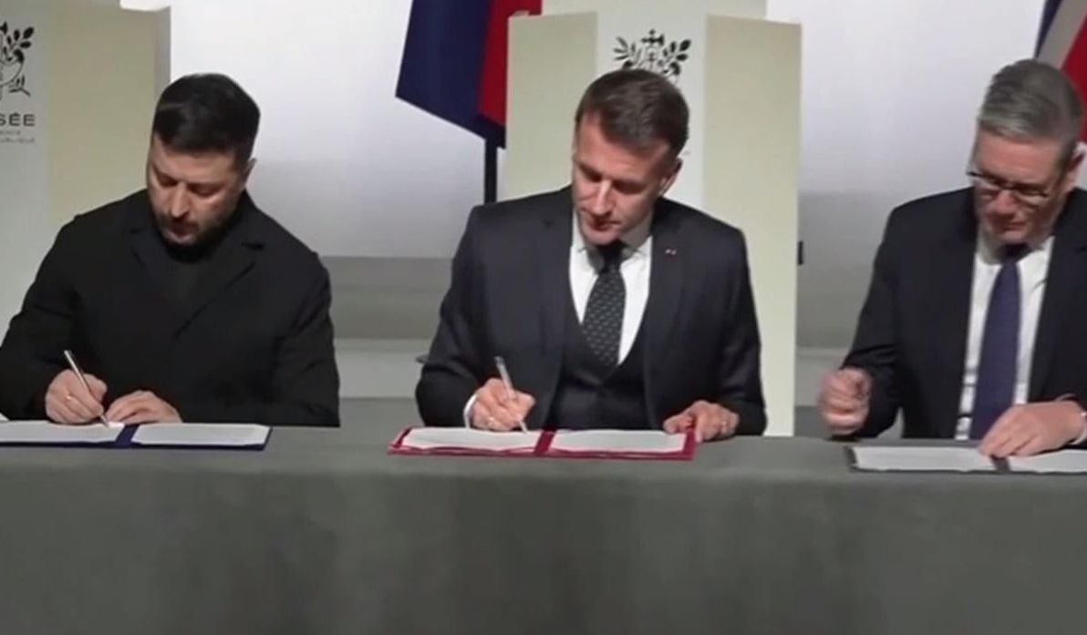 зеленськии-макрон-і-стармер-підписали-декларацію-про-розгорт-edeed380